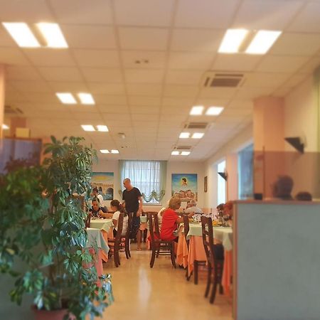 Hotel Romantica Rimini Kültér fotó