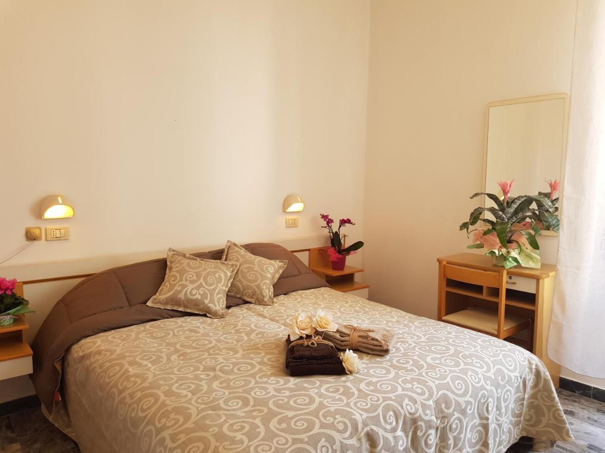 Hotel Romantica Rimini Kültér fotó