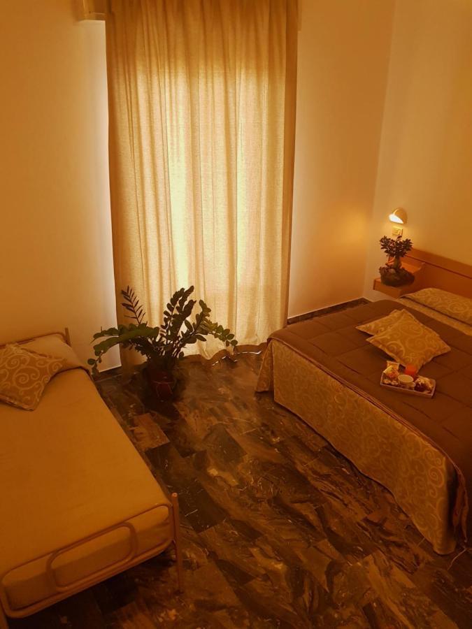 Hotel Romantica Rimini Kültér fotó