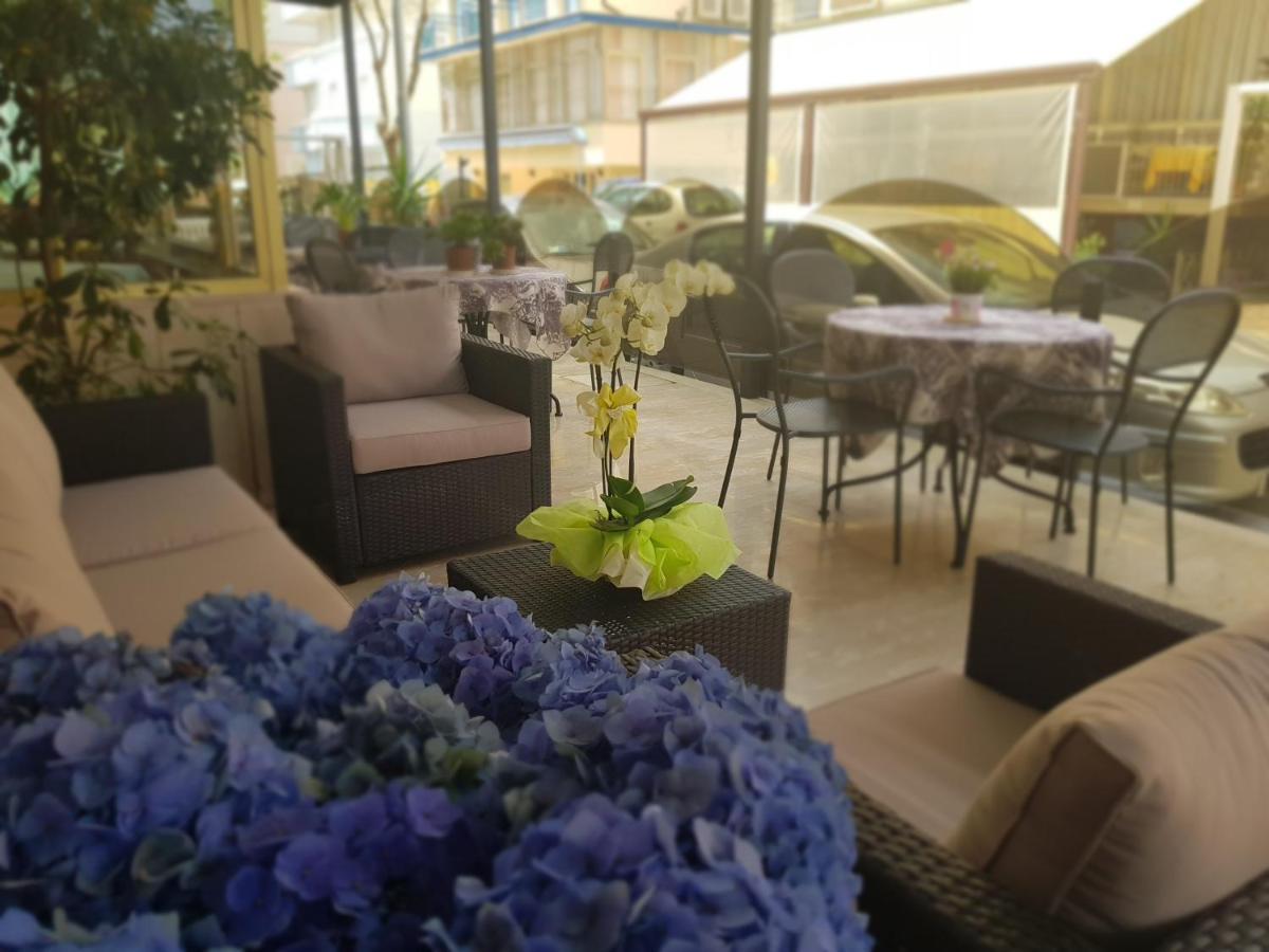Hotel Romantica Rimini Kültér fotó