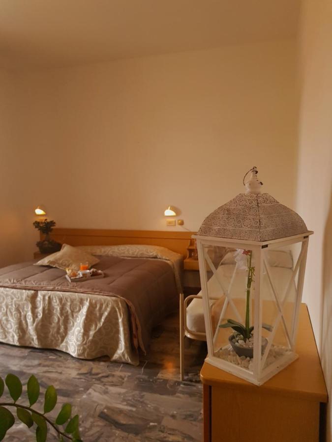 Hotel Romantica Rimini Kültér fotó