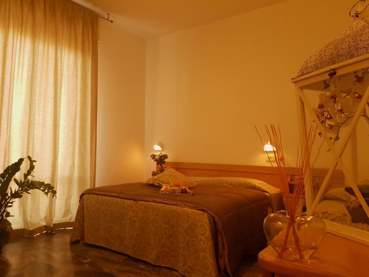 Hotel Romantica Rimini Kültér fotó