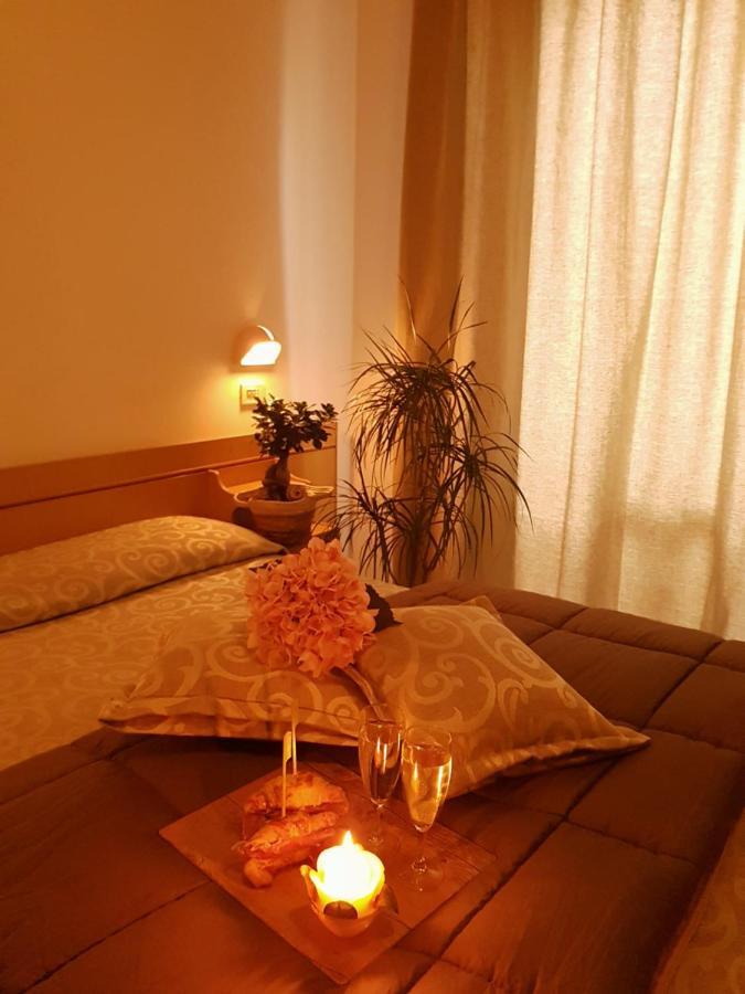 Hotel Romantica Rimini Kültér fotó