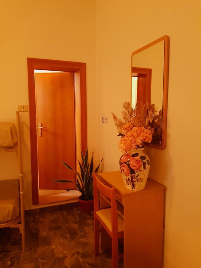 Hotel Romantica Rimini Kültér fotó