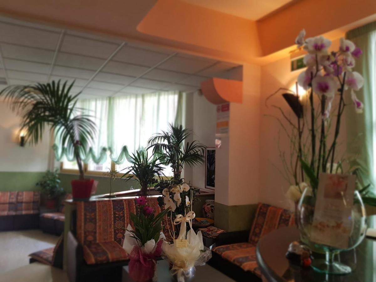 Hotel Romantica Rimini Kültér fotó
