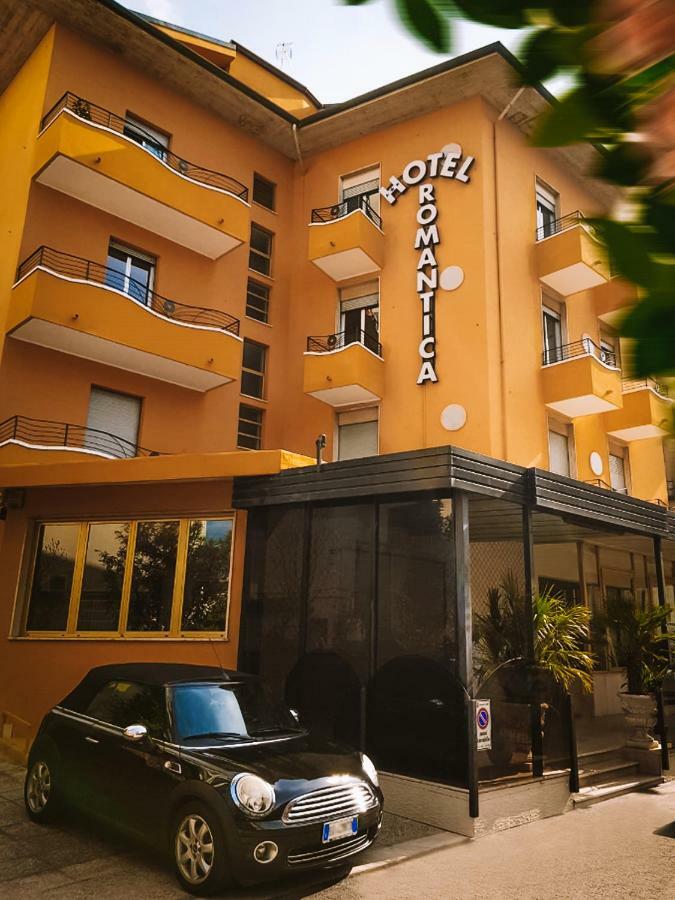 Hotel Romantica Rimini Kültér fotó