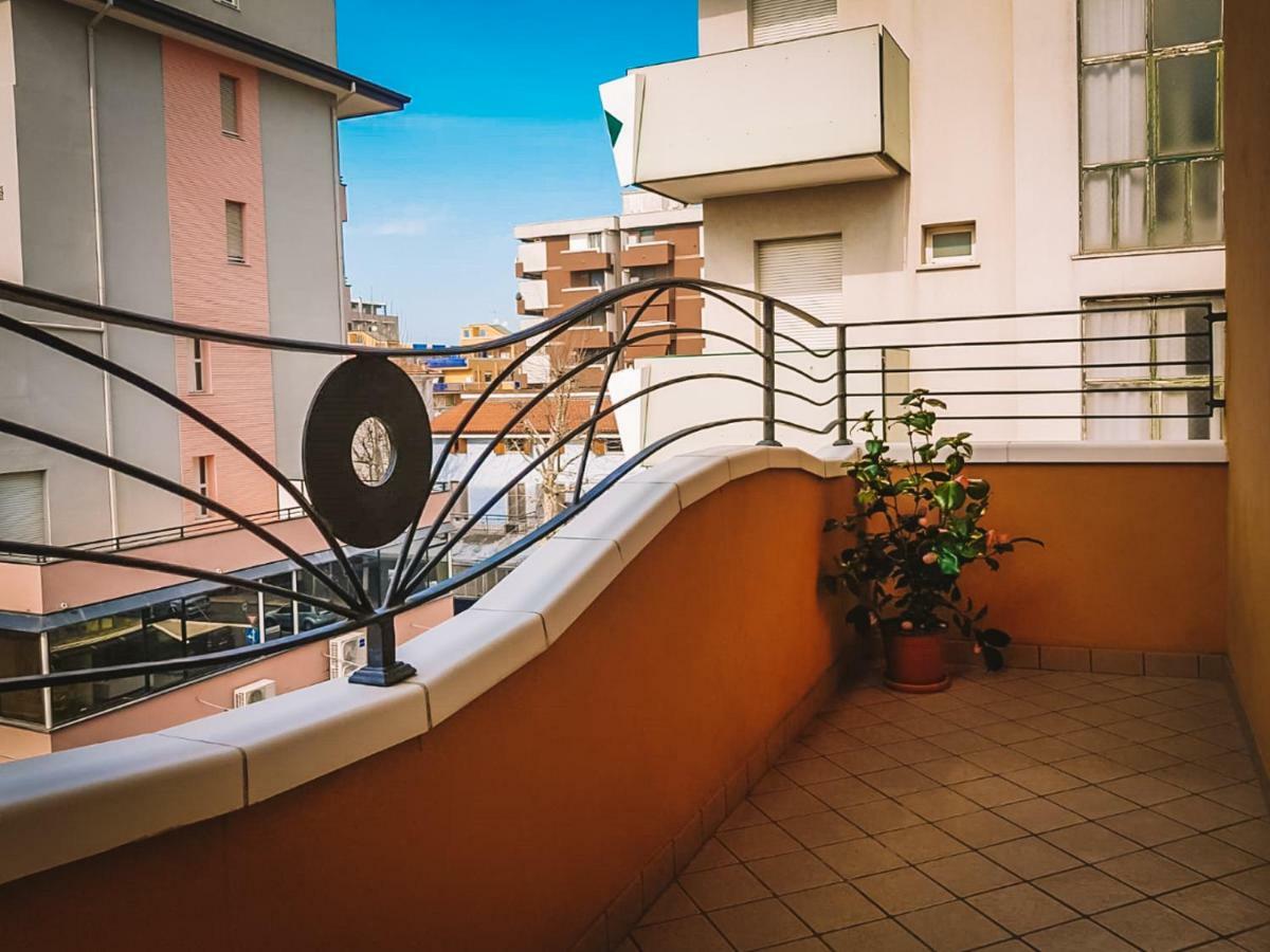 Hotel Romantica Rimini Kültér fotó
