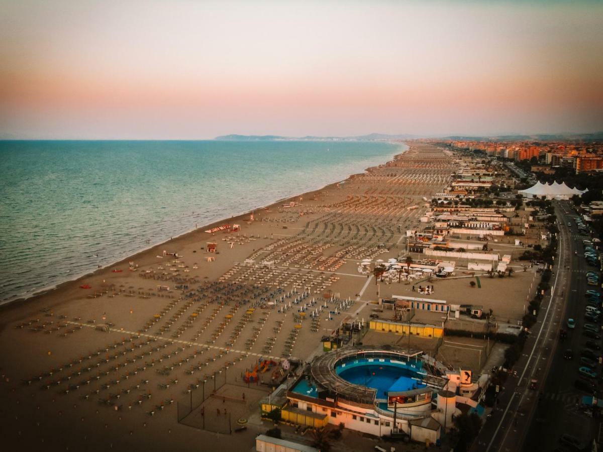 Hotel Romantica Rimini Kültér fotó