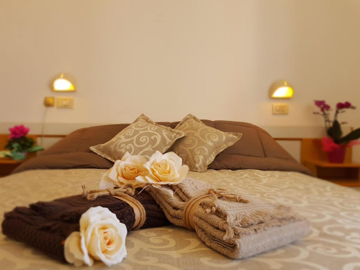 Hotel Romantica Rimini Kültér fotó