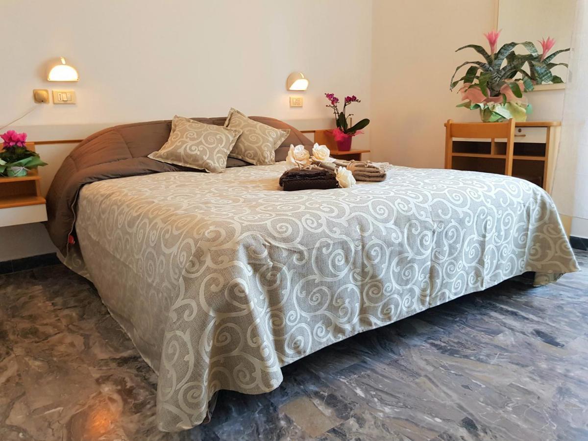 Hotel Romantica Rimini Kültér fotó