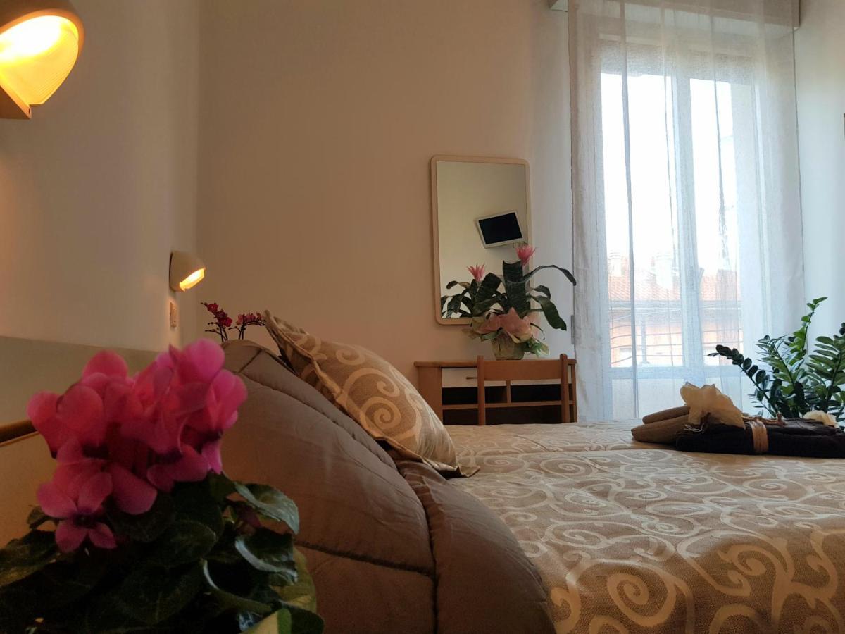 Hotel Romantica Rimini Kültér fotó