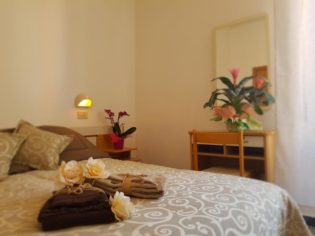 Hotel Romantica Rimini Kültér fotó