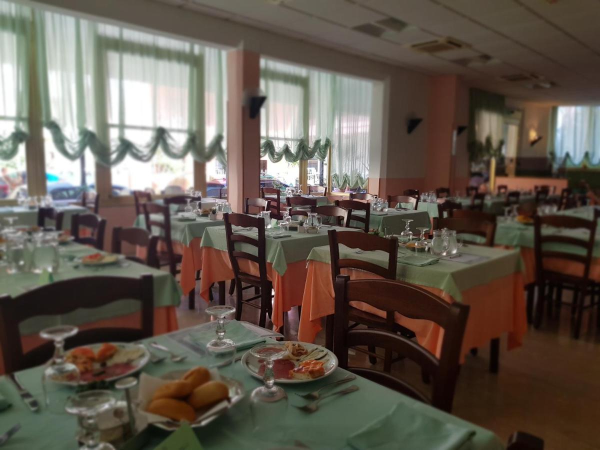 Hotel Romantica Rimini Kültér fotó