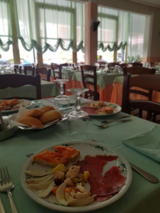 Hotel Romantica Rimini Kültér fotó